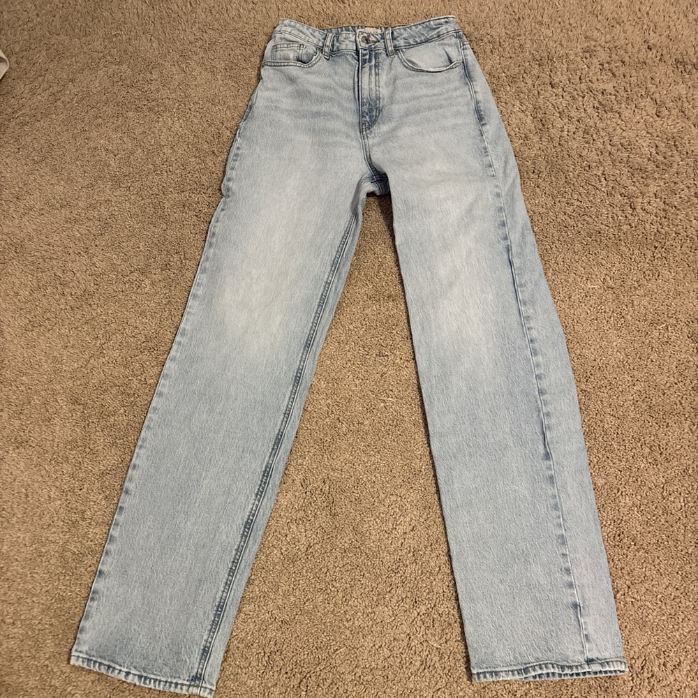 Light blue high-waisted 90s boyfriend